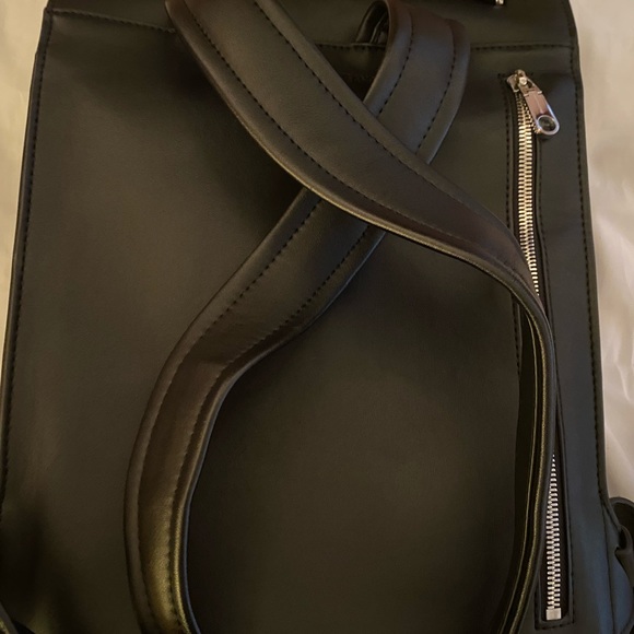 Calvin Klein Jeans Black Leather Backpack - Picture 4 of 6